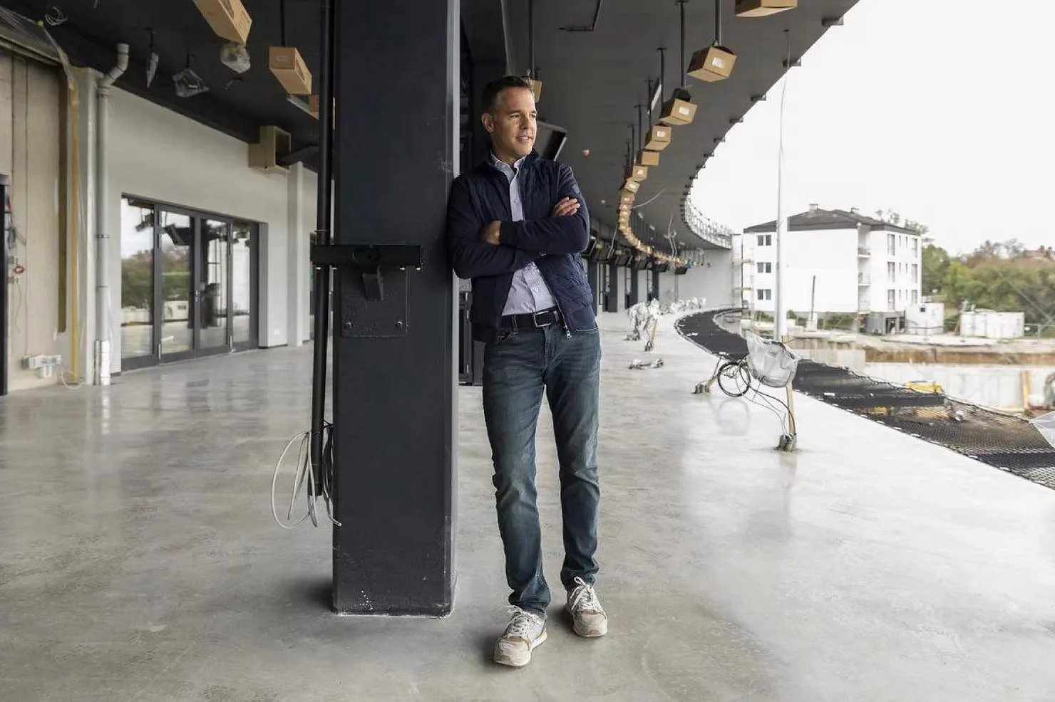 David Speiser in der noch im Bau befindlichen Topgolf-Anlage