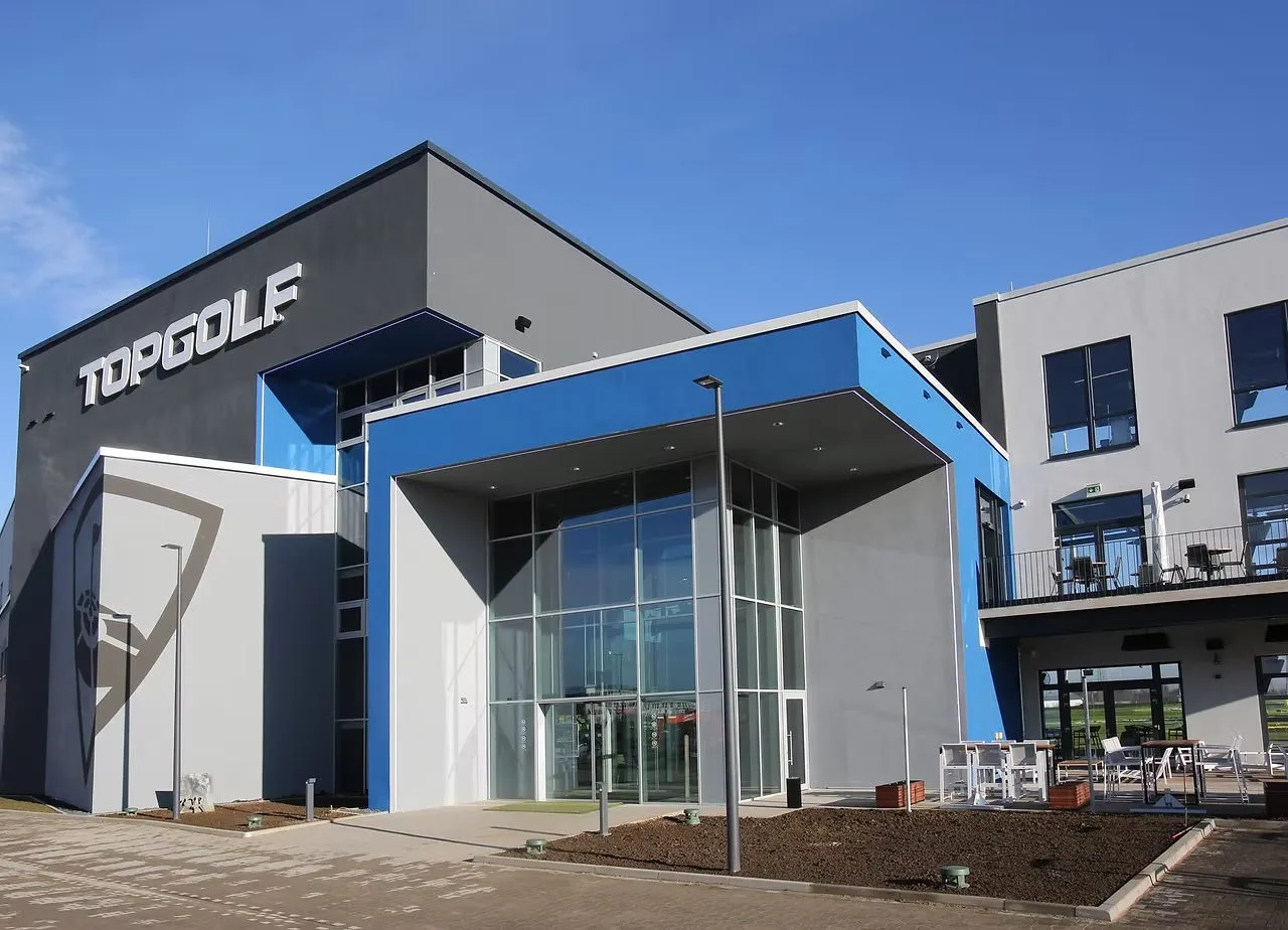 Topgolf-Anlage in Oberhausen – Gebäude
