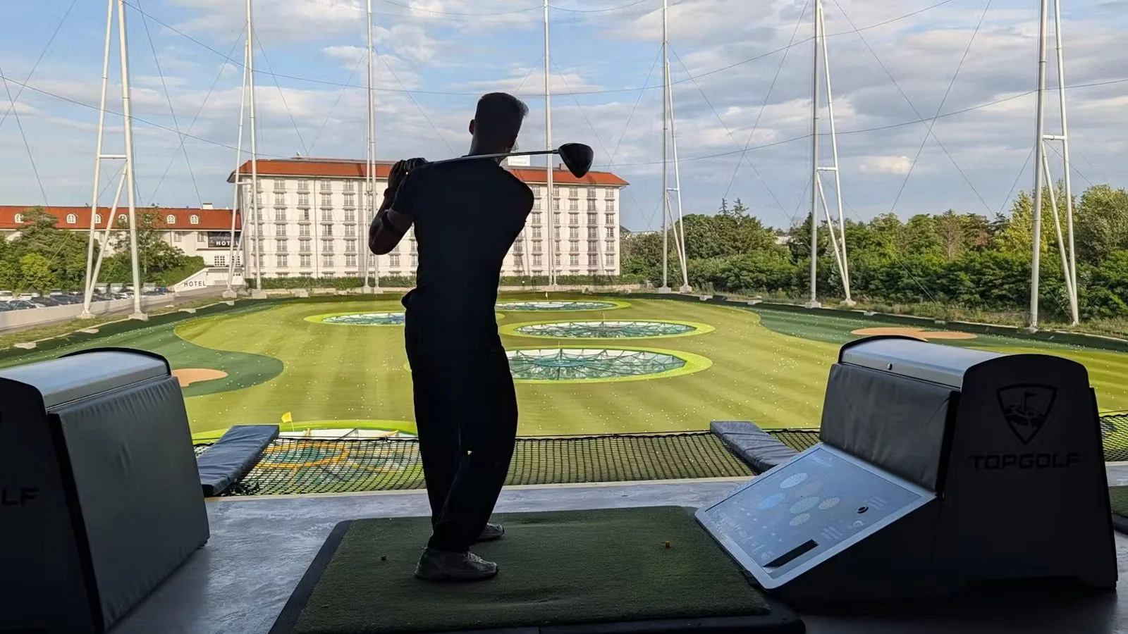 Creator schlägt bei Topgolf Wien ab