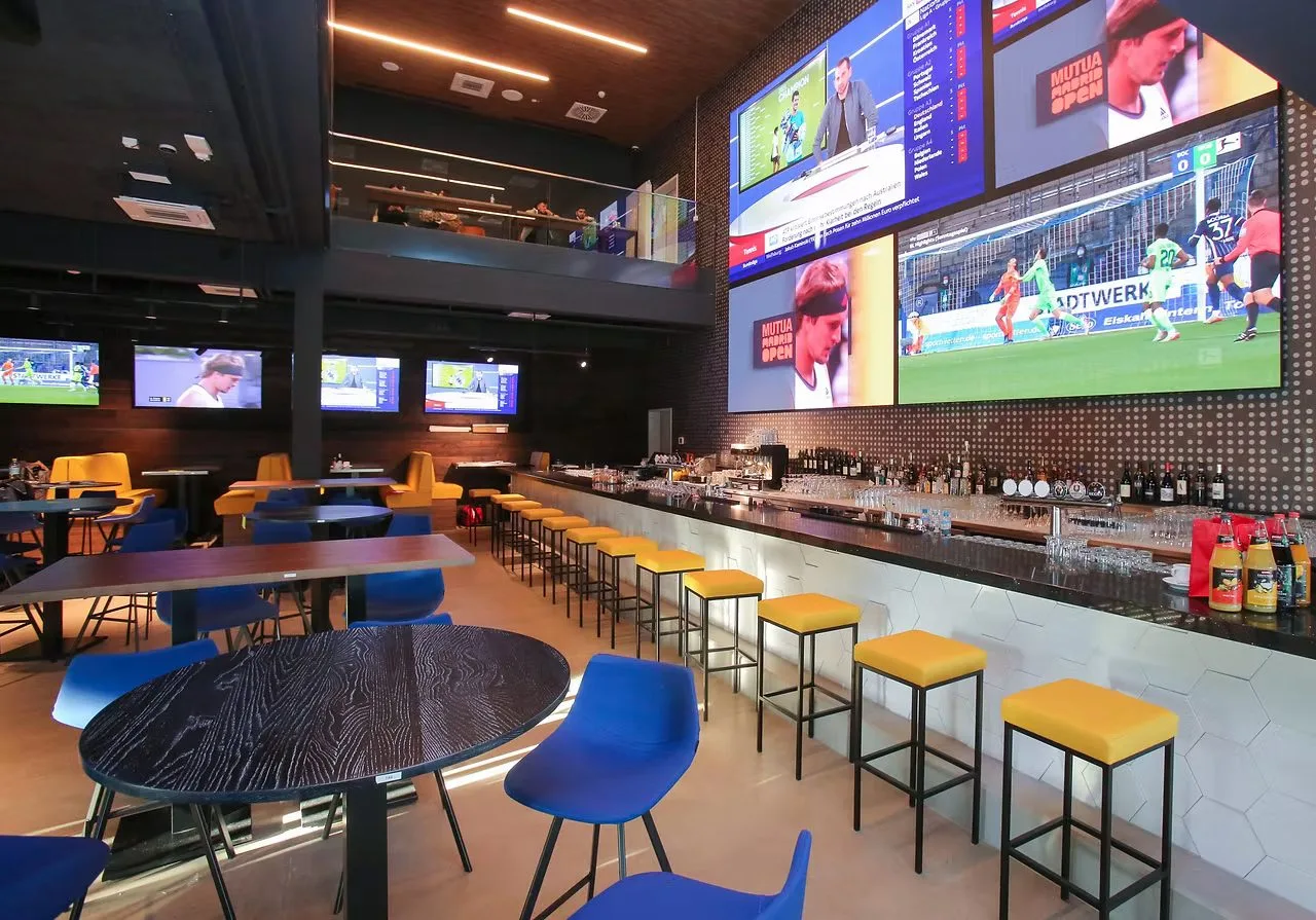 Sportsbar der Topgolf-Anlage