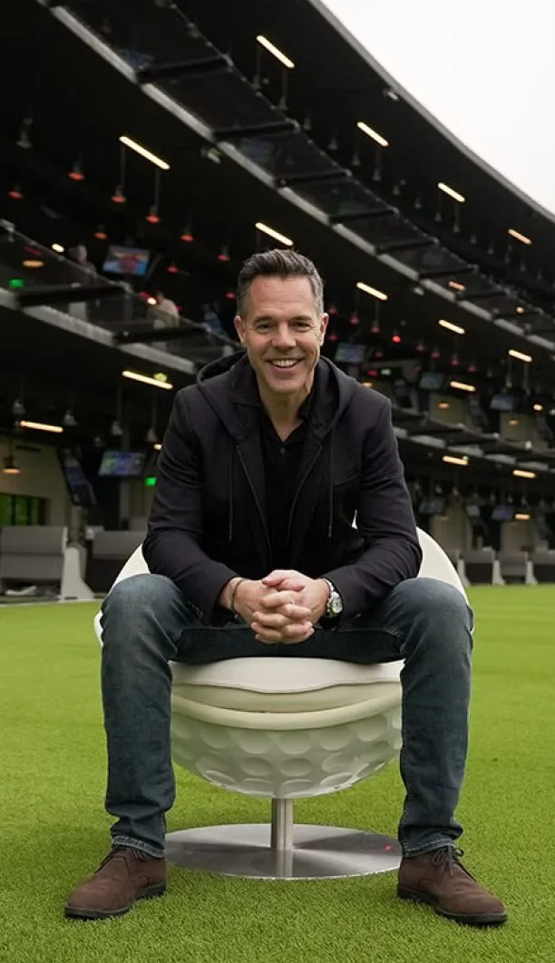 David Speiser in der Topgolf-Anlage